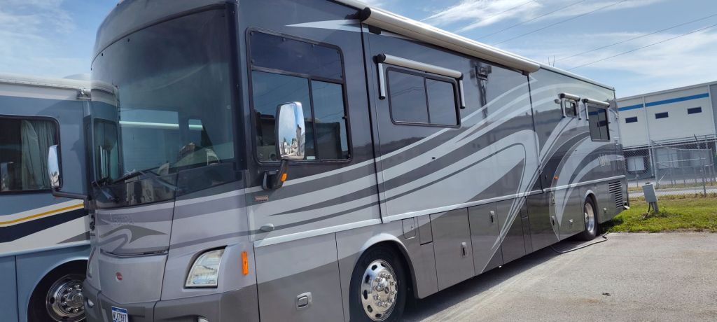 Plude – 2009 Winnebago vectra Model&nbsp;40WD