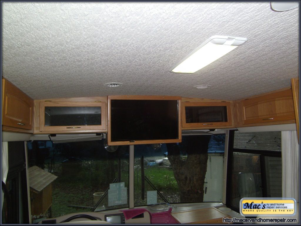 Ellis – 2002 31′ Winnebago Suncruiser