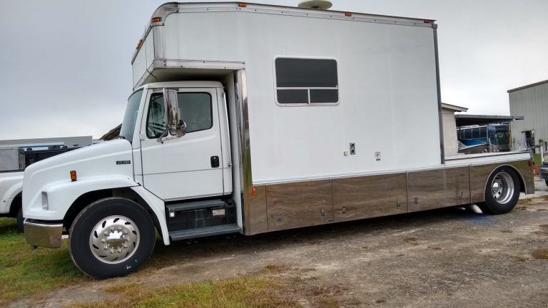 Roggen – 2004 Renegade Toterhome